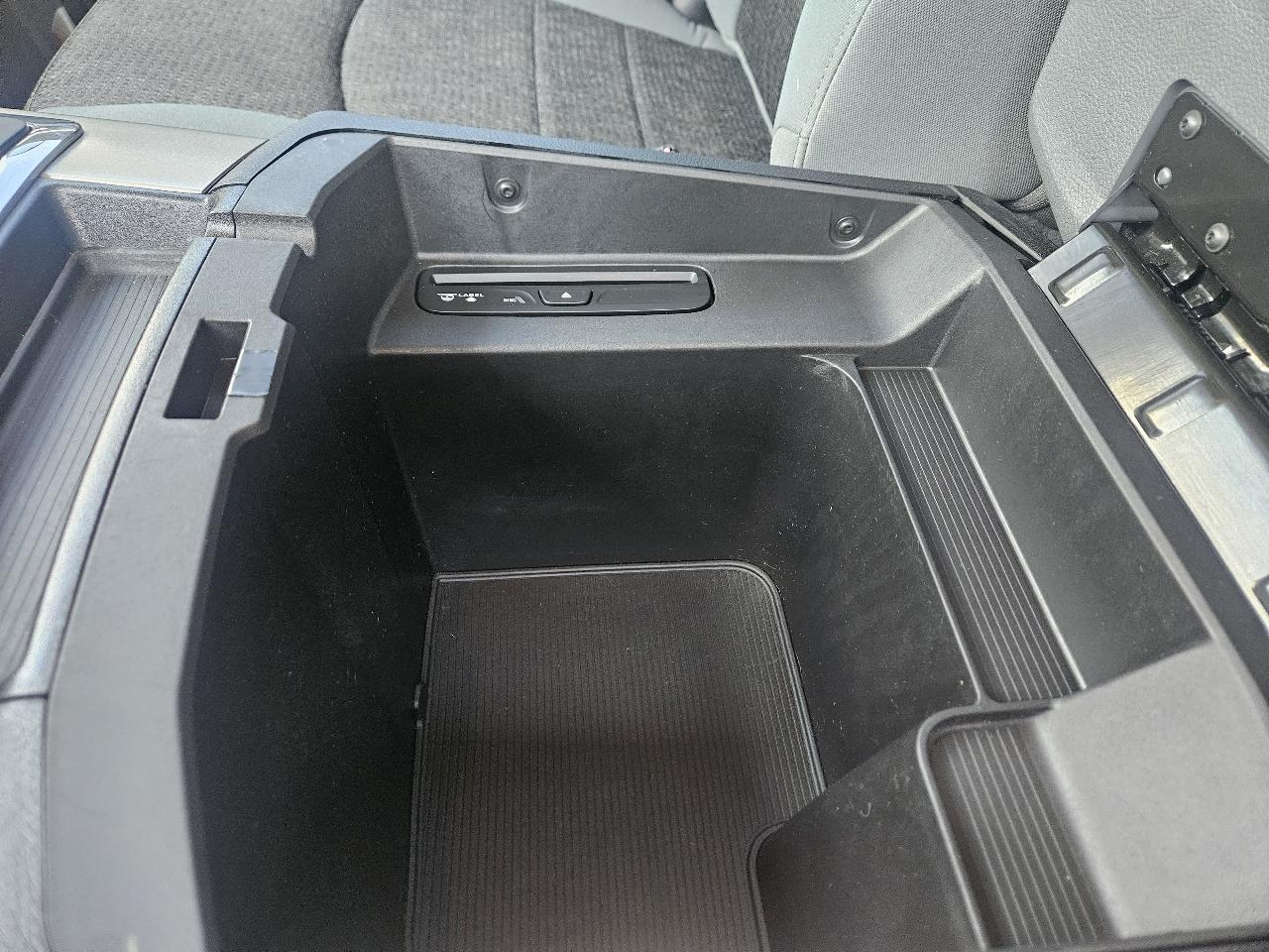 RAM 1500 SLT Crew Cab SWB 4WD 2013