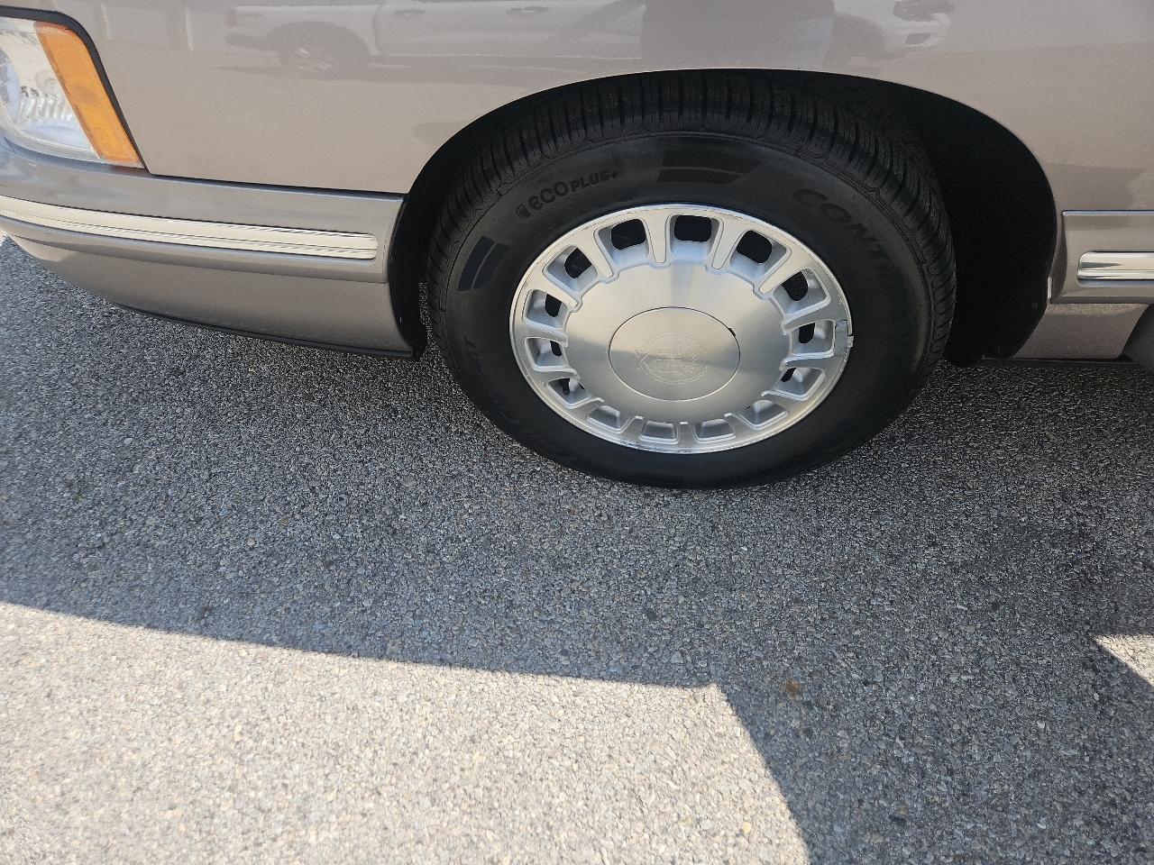 Cadillac DeVille Base 1998