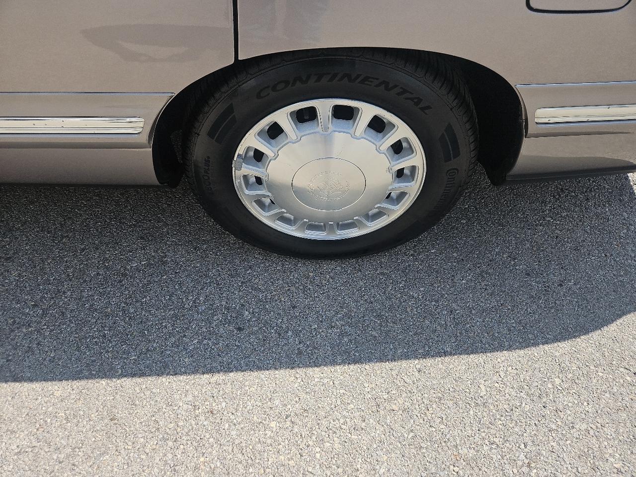 Cadillac DeVille Base 1998