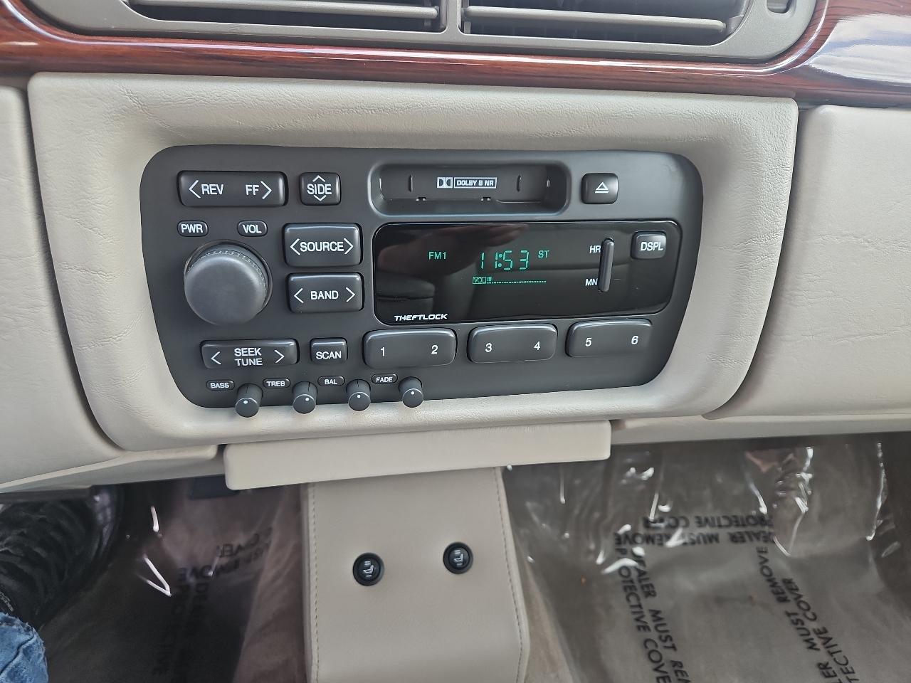 Cadillac DeVille Base 1998