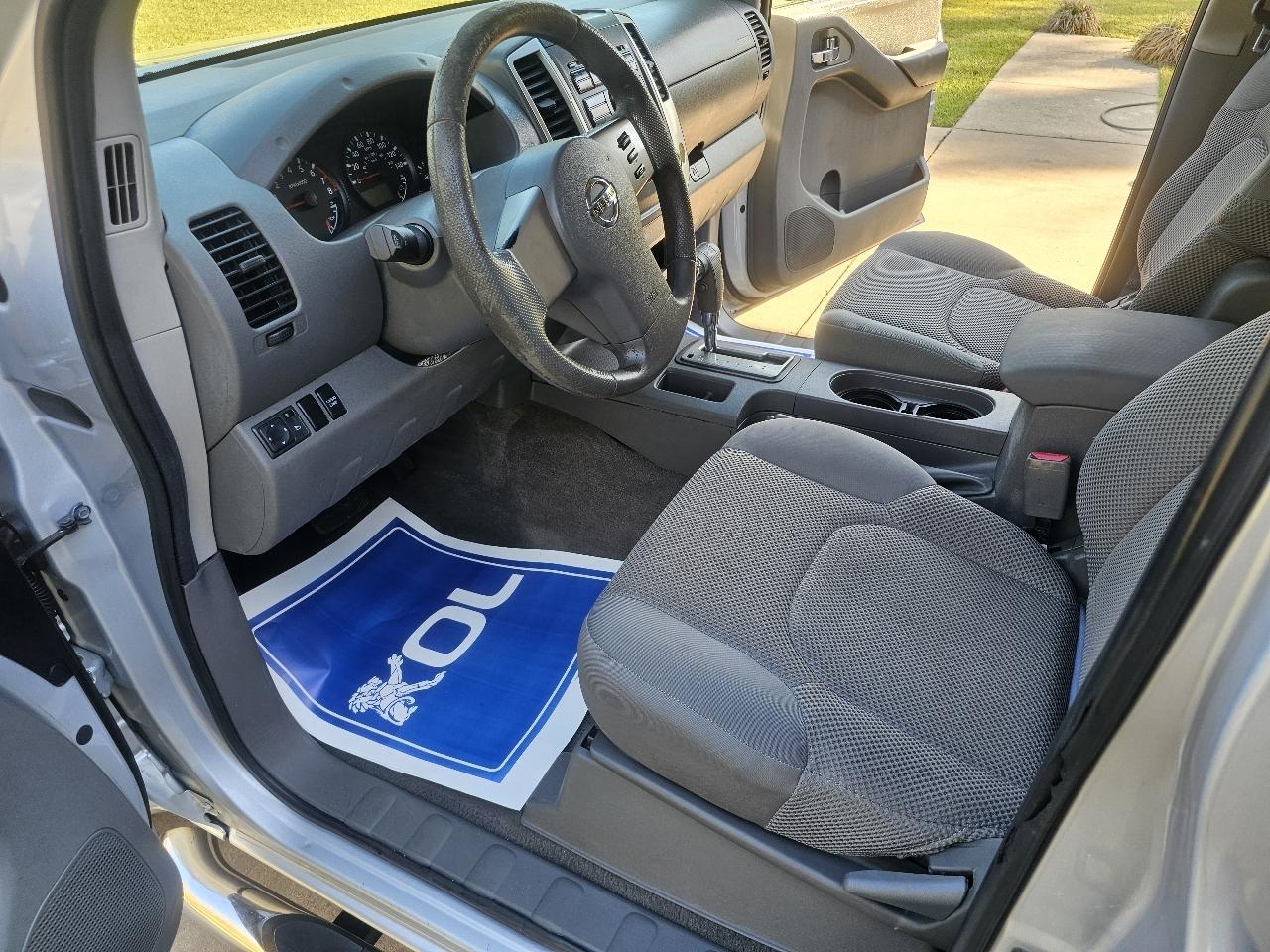 Nissan Frontier 2WD 00 SE King Cab V6 Auto DR 2009