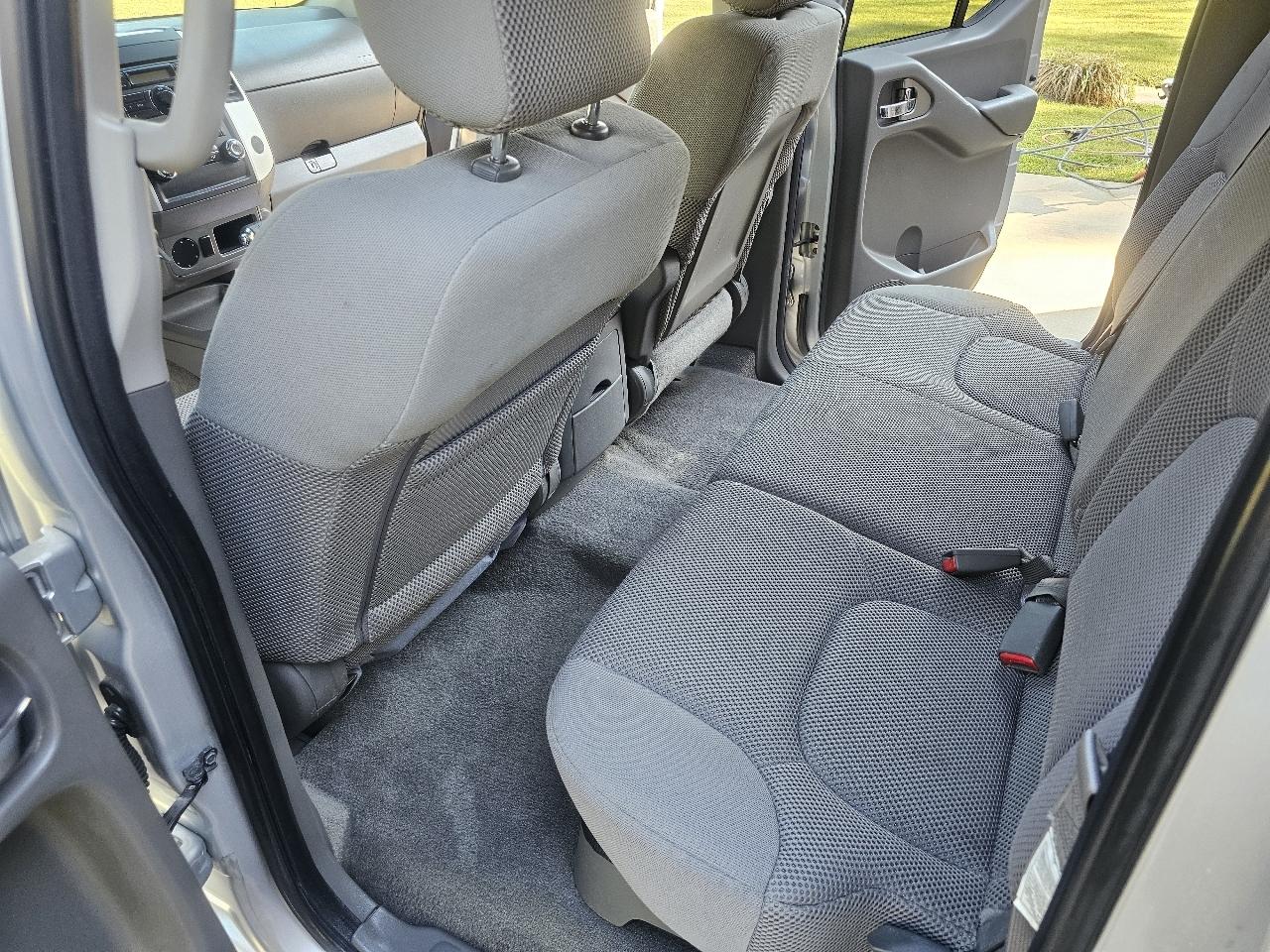 Nissan Frontier 2WD 00 SE King Cab V6 Auto DR 2009