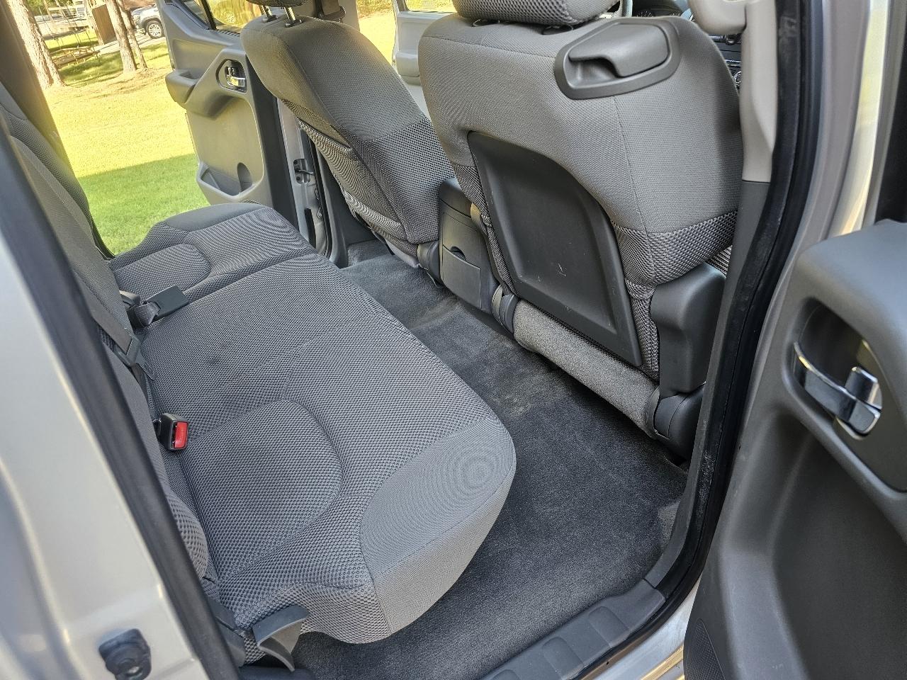 Nissan Frontier 2WD 00 SE King Cab V6 Auto DR 2009