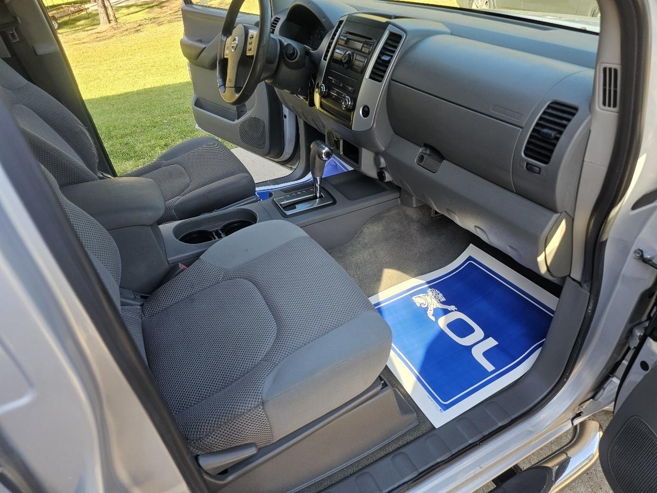 Nissan Frontier 2WD 00 SE King Cab V6 Auto DR 2009