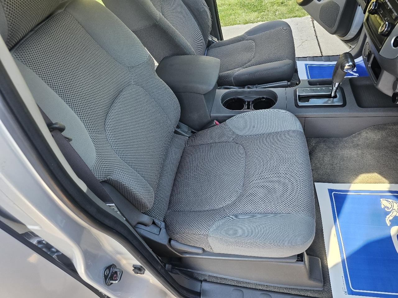 Nissan Frontier 2WD 00 SE King Cab V6 Auto DR 2009