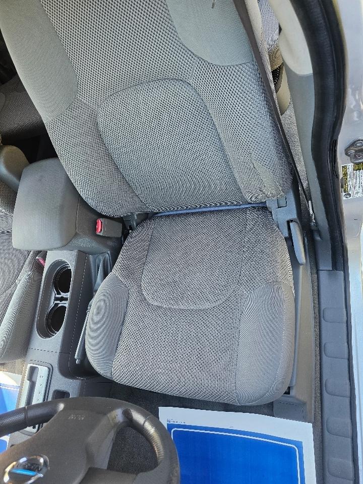 Nissan Frontier 2WD 00 SE King Cab V6 Auto DR 2009