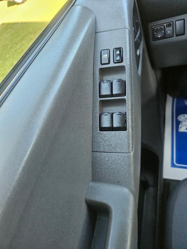 Nissan Frontier 2WD 00 SE King Cab V6 Auto DR 2009