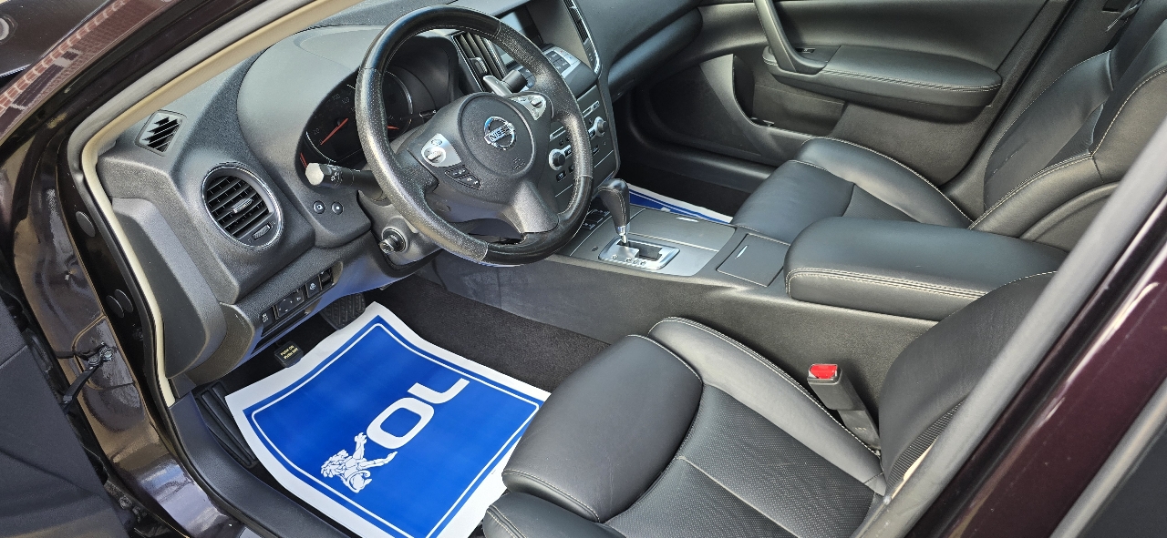 Nissan Maxima SV 2012