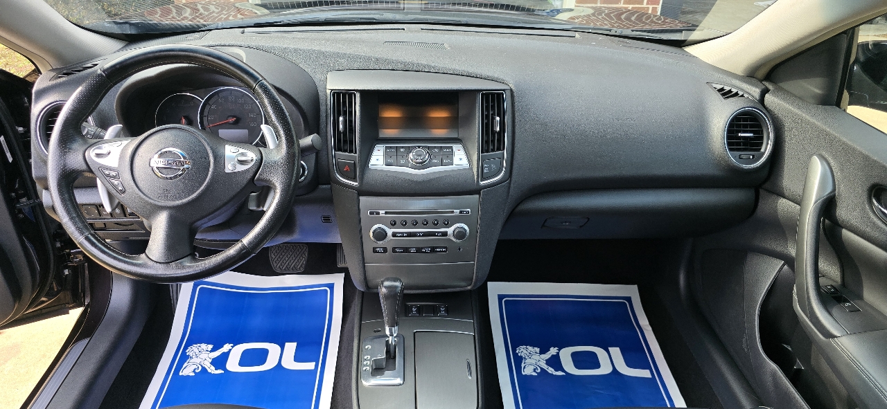 Nissan Maxima SV 2012