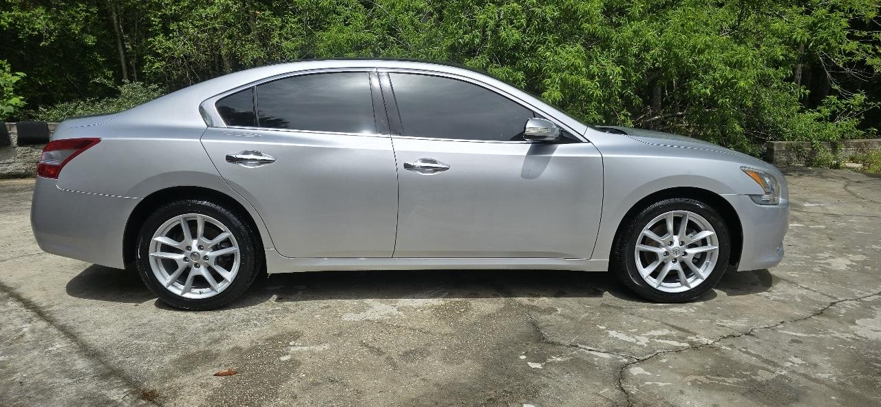 Nissan Maxima SV 2011