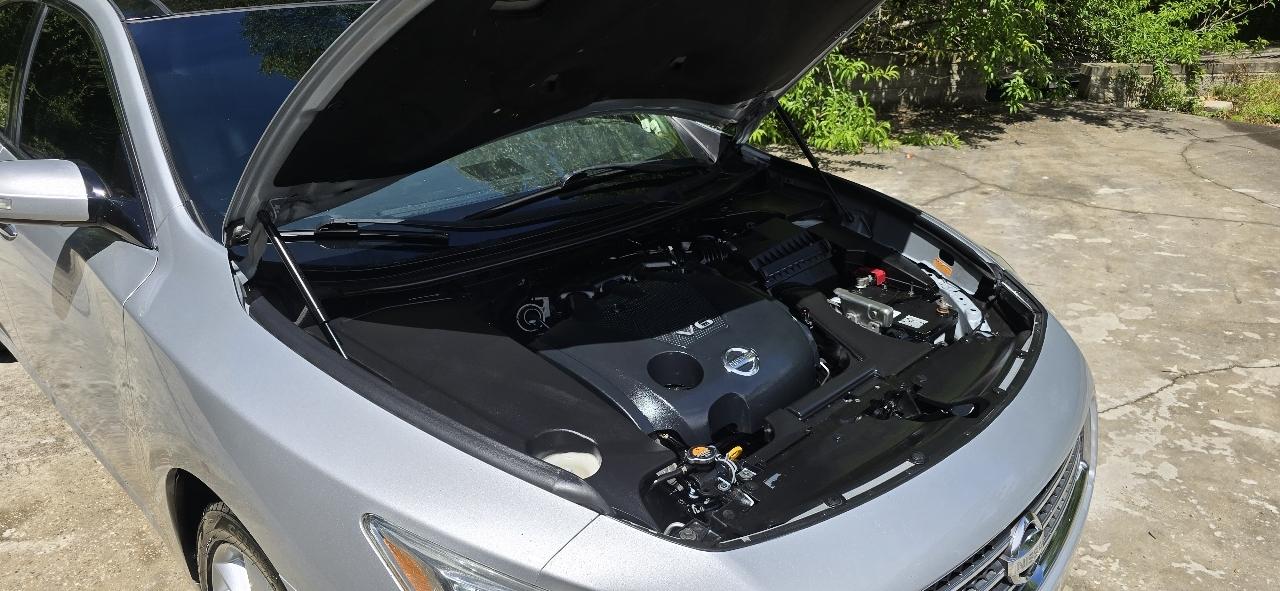 Nissan Maxima SV 2011