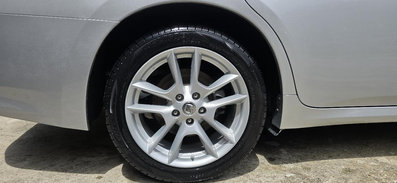 Nissan Maxima SV 2011