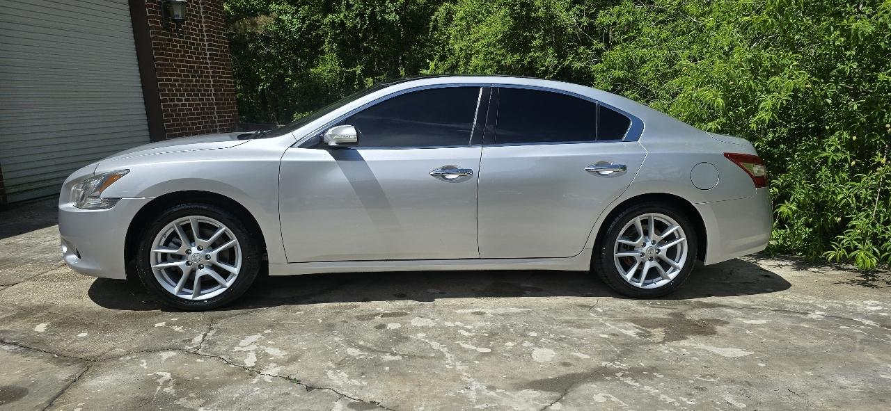Nissan Maxima SV 2011