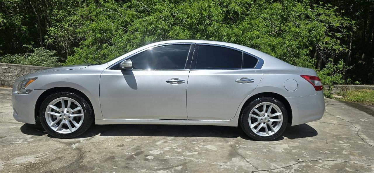 Nissan Maxima SV 2011