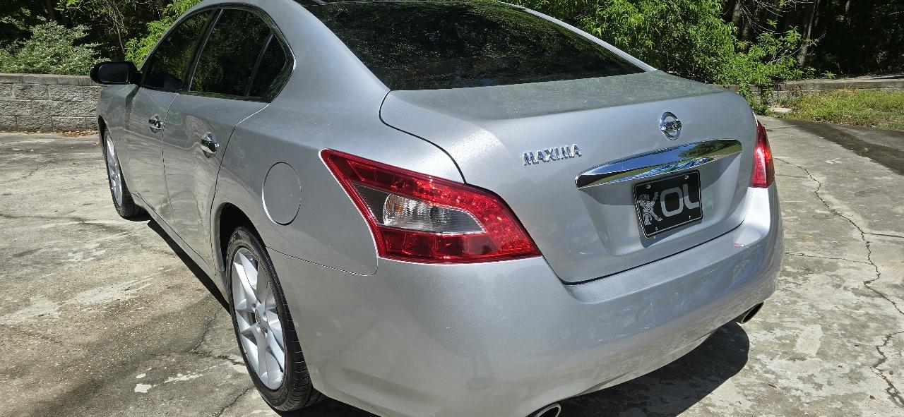 Nissan Maxima SV 2011