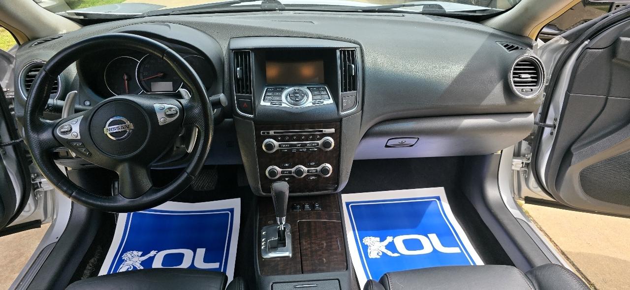 Nissan Maxima SV 2011