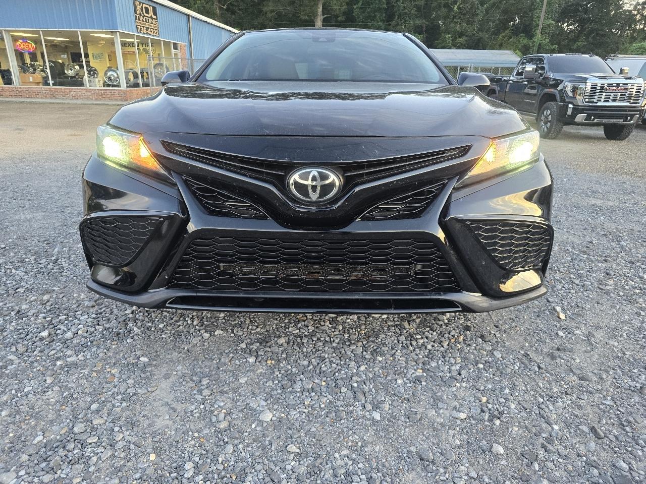 Toyota Camry SE 2021