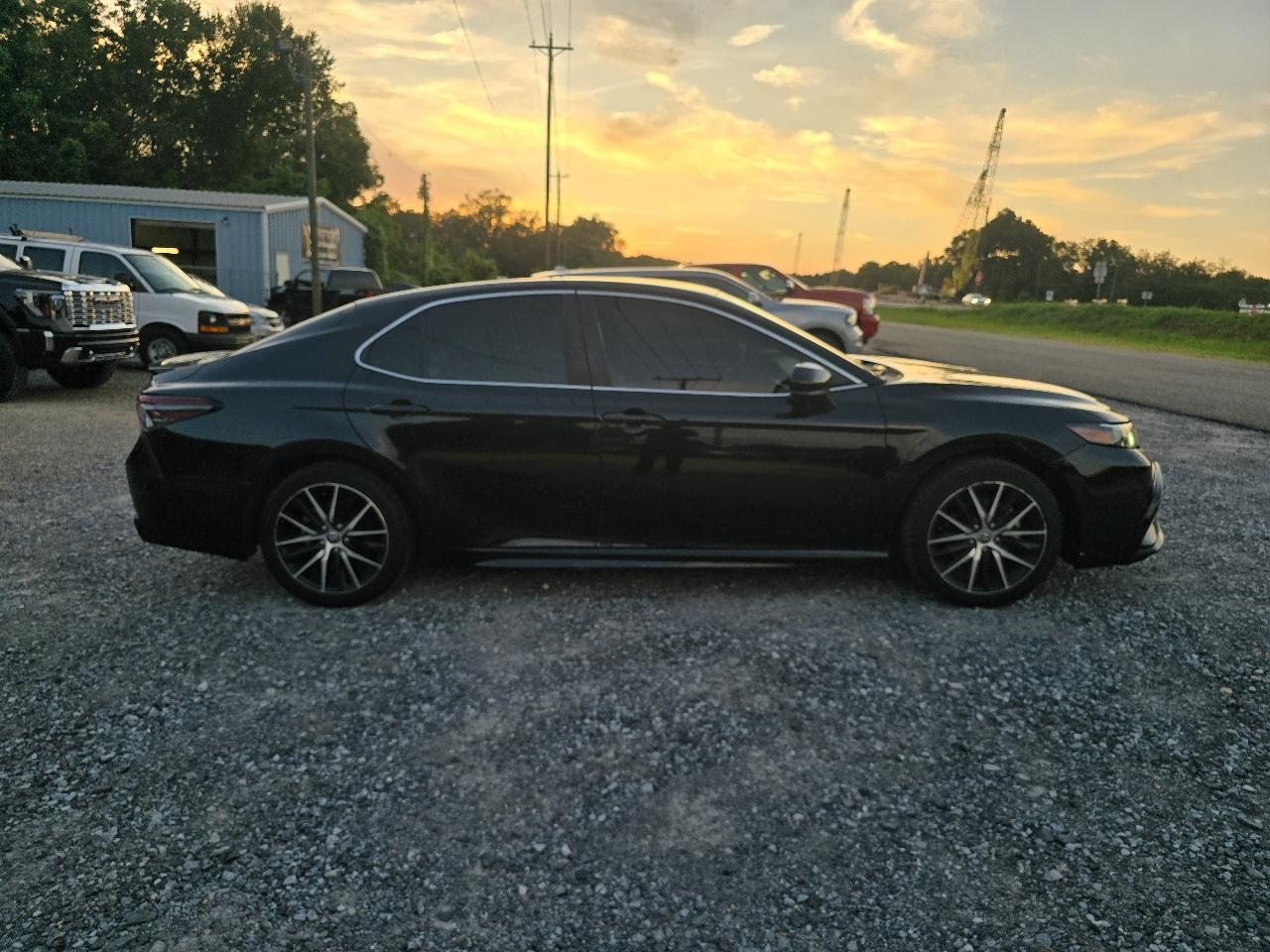 Toyota Camry SE 2021