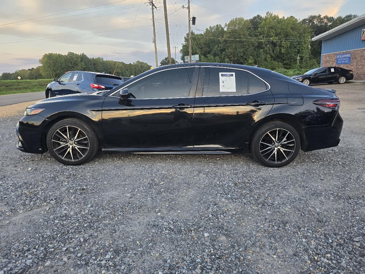 Toyota Camry SE 2021