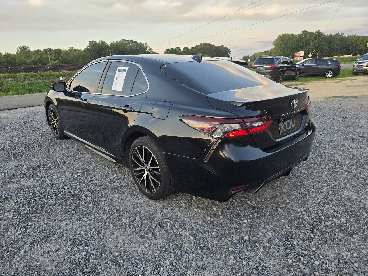 Toyota Camry SE 2021
