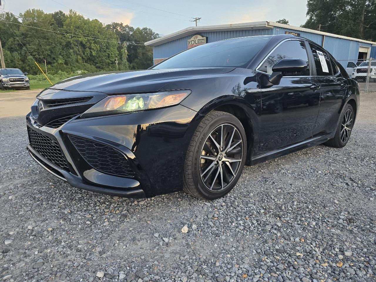 Toyota Camry SE 2021