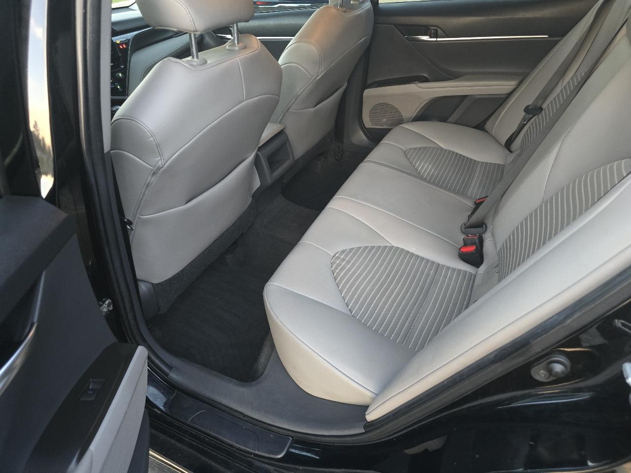 Toyota Camry SE 2021