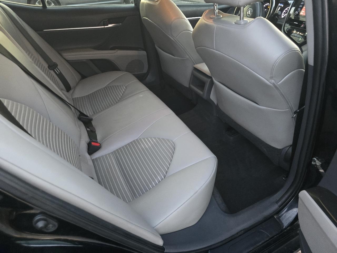 Toyota Camry SE 2021