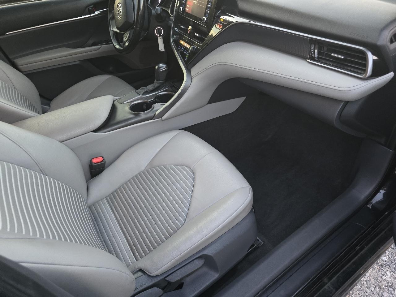 Toyota Camry SE 2021