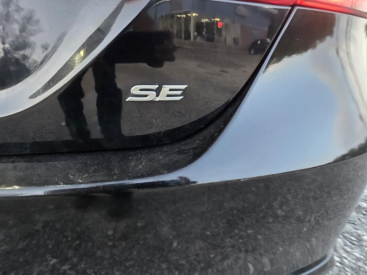 Toyota Camry SE 2021