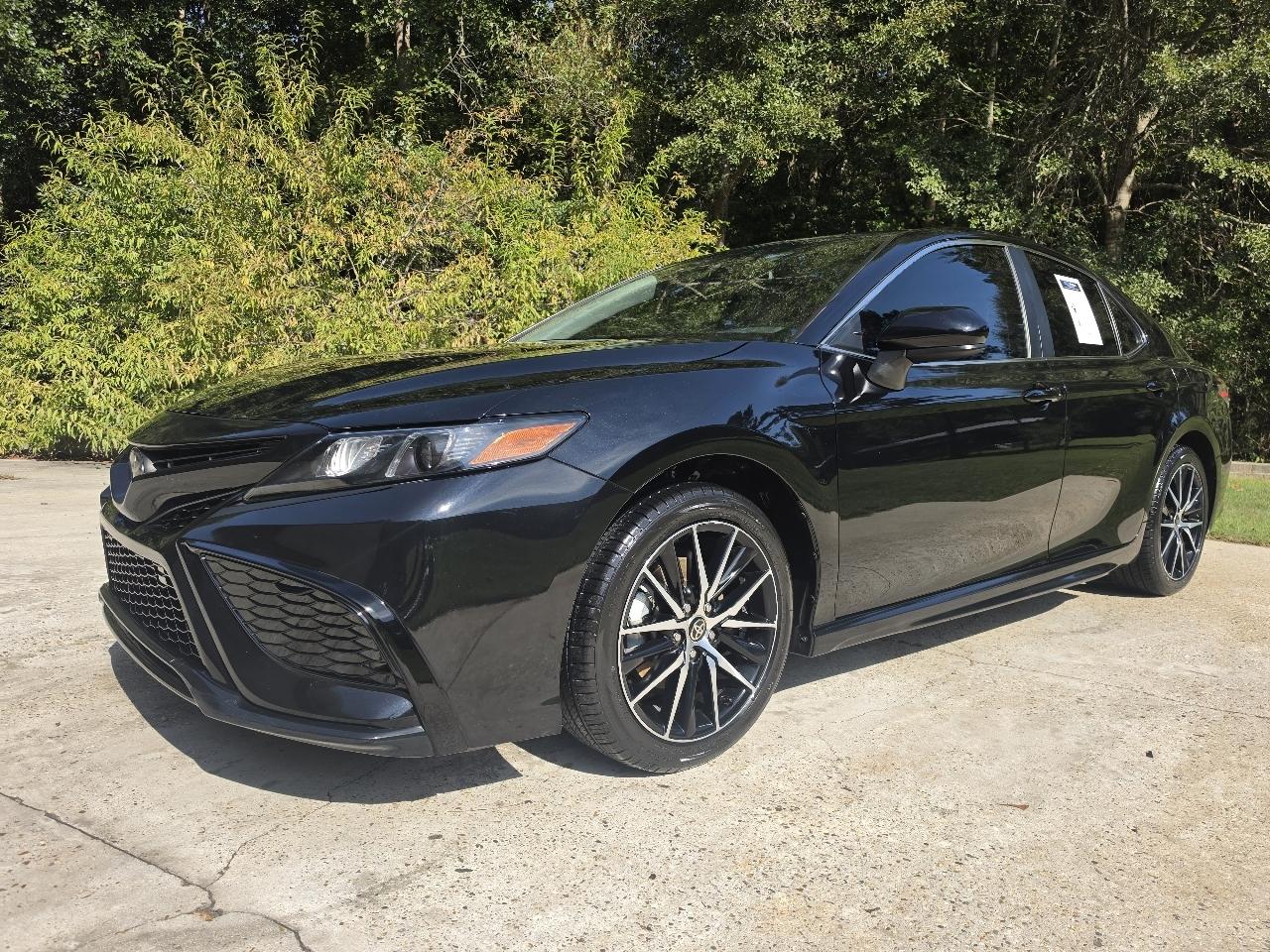 Toyota Camry SE 2021