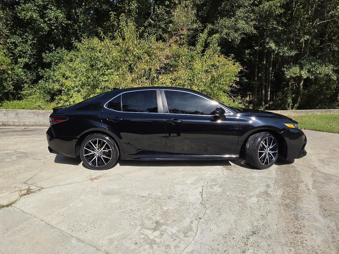 Toyota Camry SE 2021