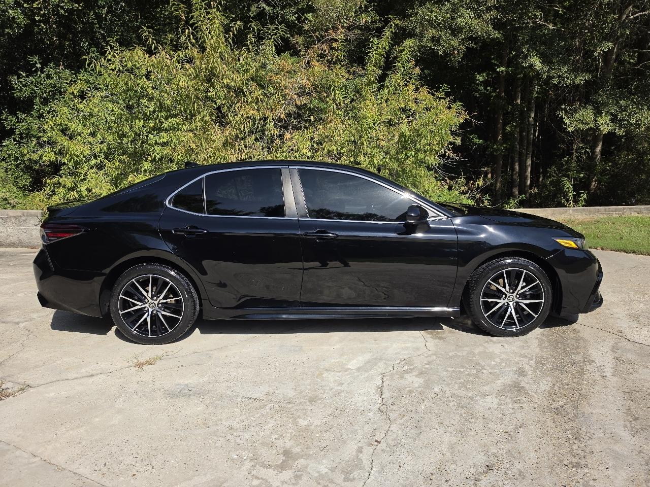 Toyota Camry SE 2021