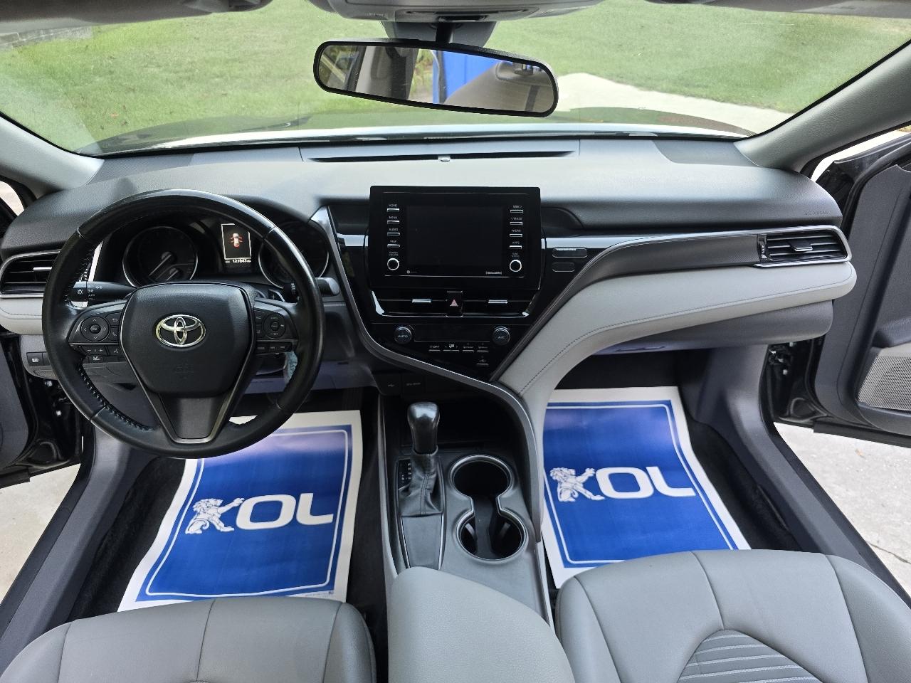 Toyota Camry SE 2021