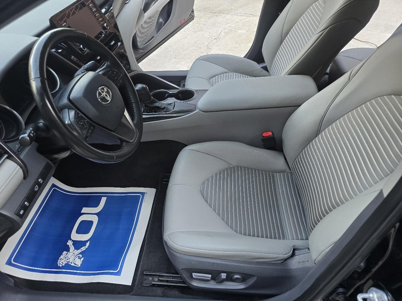 Toyota Camry SE 2021