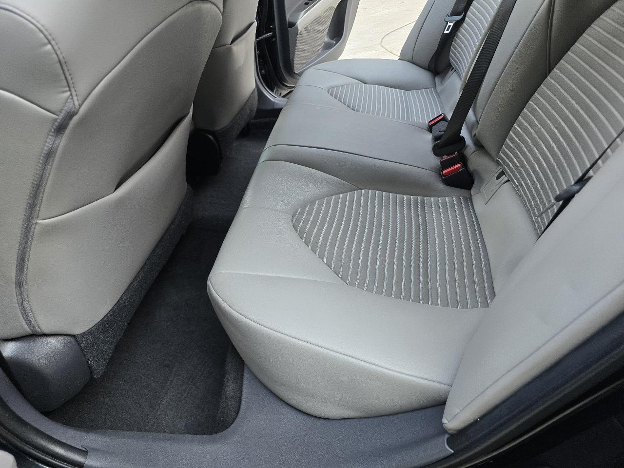 Toyota Camry SE 2021