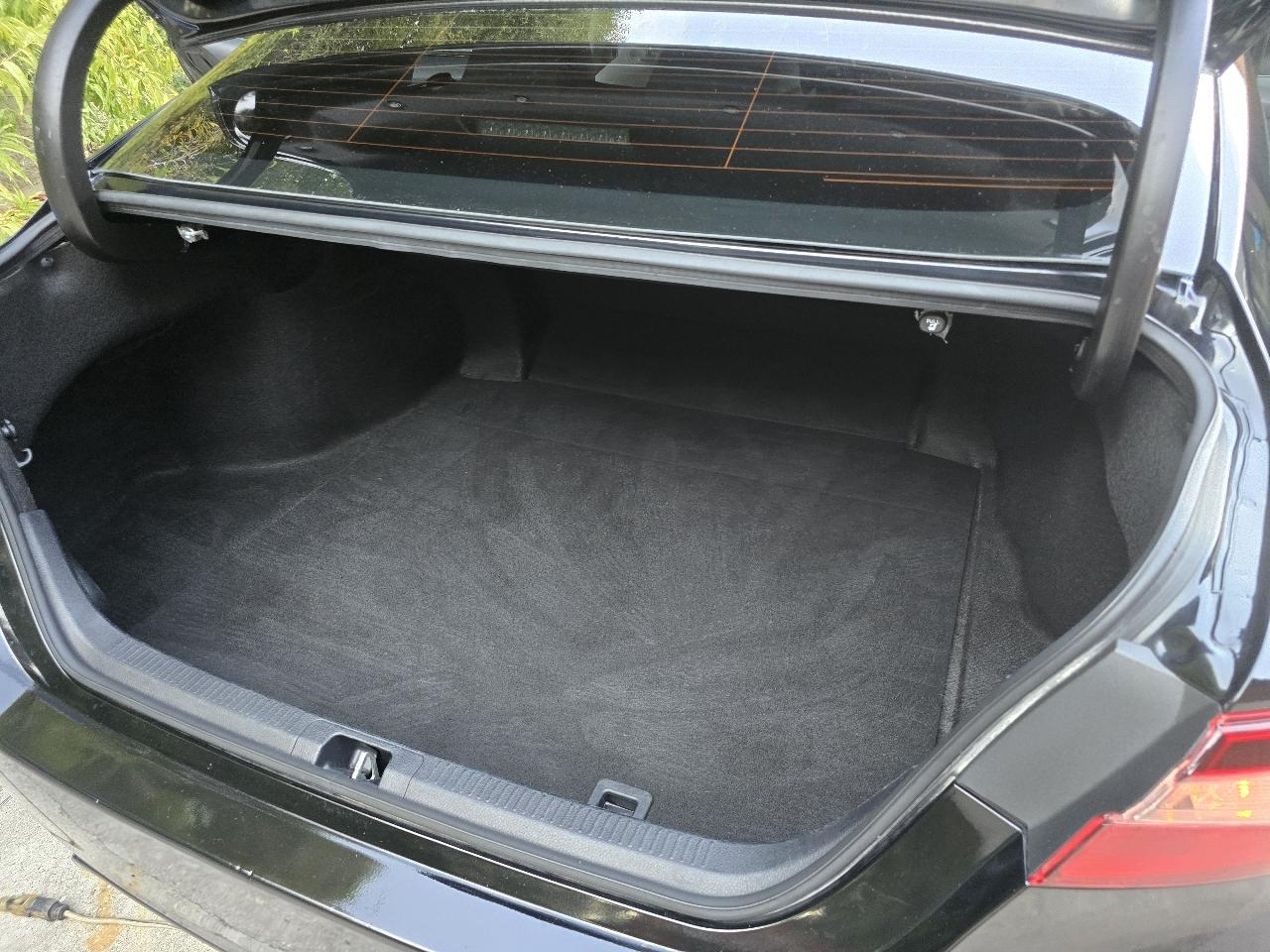 Toyota Camry SE 2021