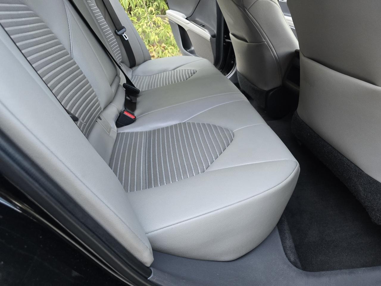 Toyota Camry SE 2021