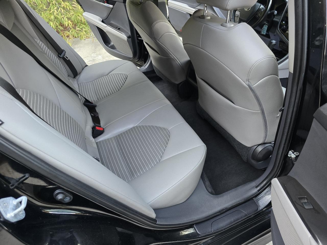 Toyota Camry SE 2021