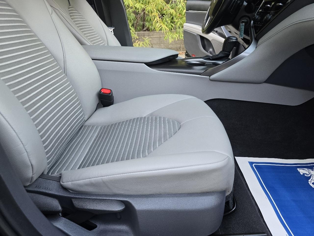 Toyota Camry SE 2021