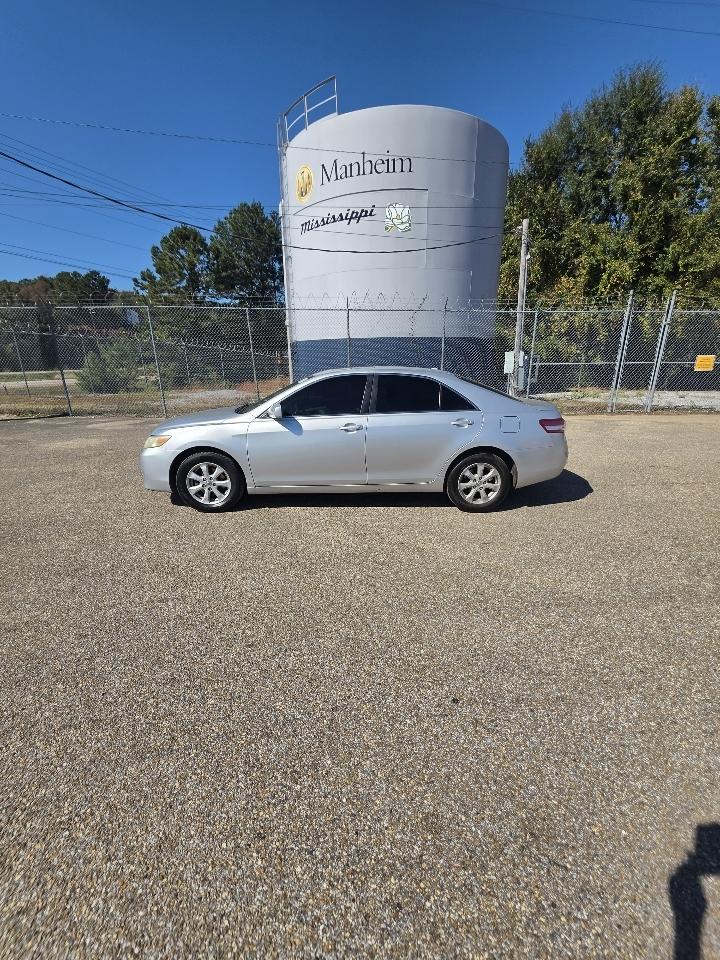 Toyota Camry Base 6-Spd AT 2011