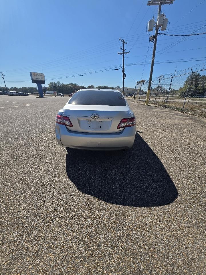 Toyota Camry Base 6-Spd AT 2011