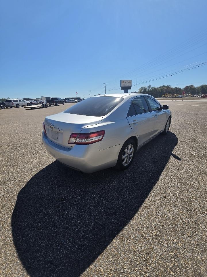 Toyota Camry Base 6-Spd AT 2011