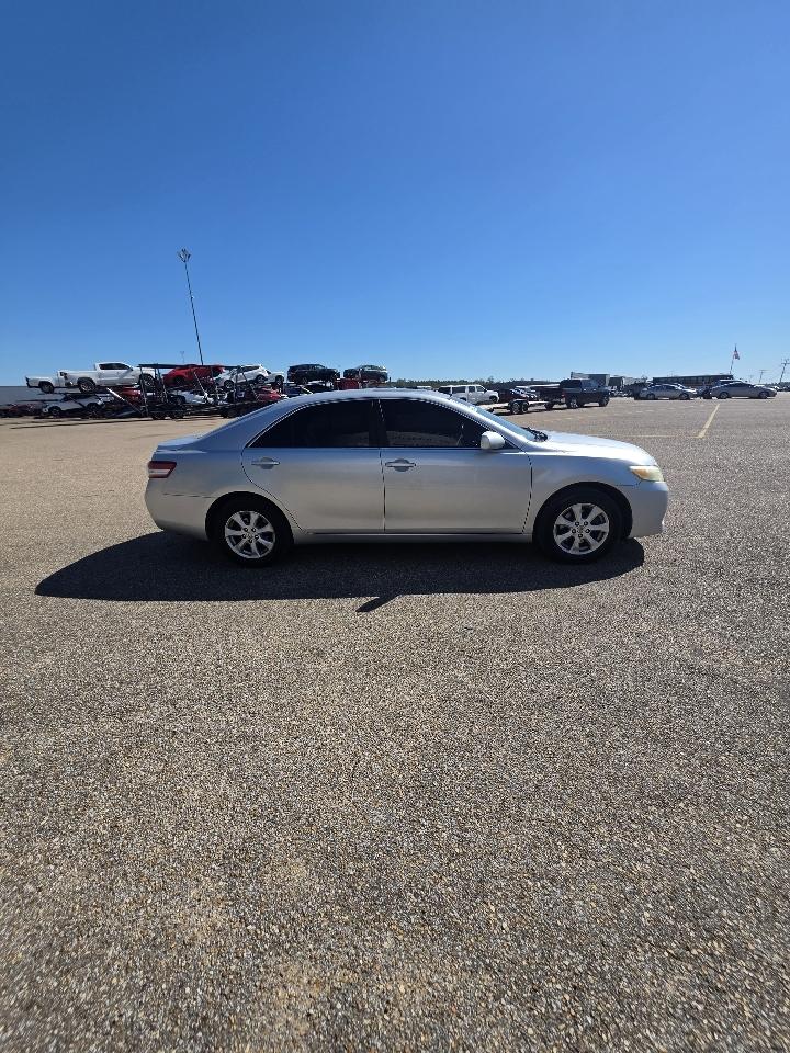 Toyota Camry Base 6-Spd AT 2011