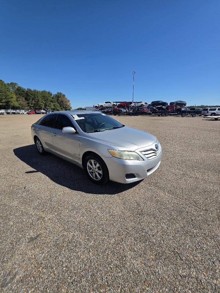 Toyota Camry Base 6-Spd AT 2011