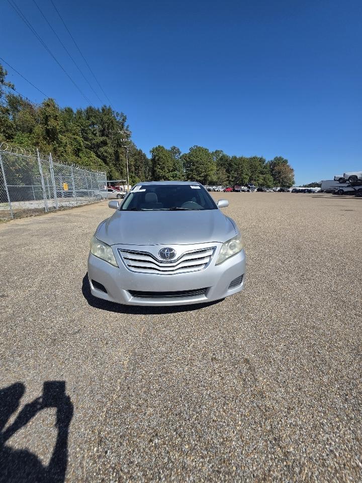 Toyota Camry Base 6-Spd AT 2011