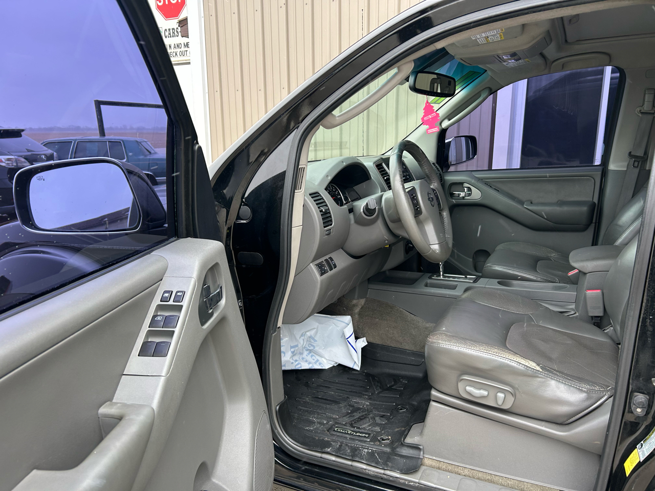 Nissan Frontier 4WD Crew Cab LWB Auto SL 2011