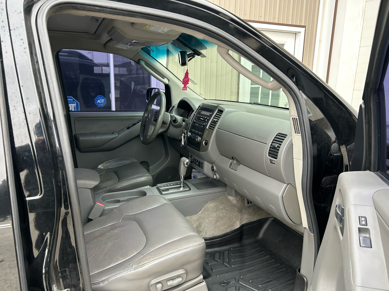 Nissan Frontier 4WD Crew Cab LWB Auto SL 2011