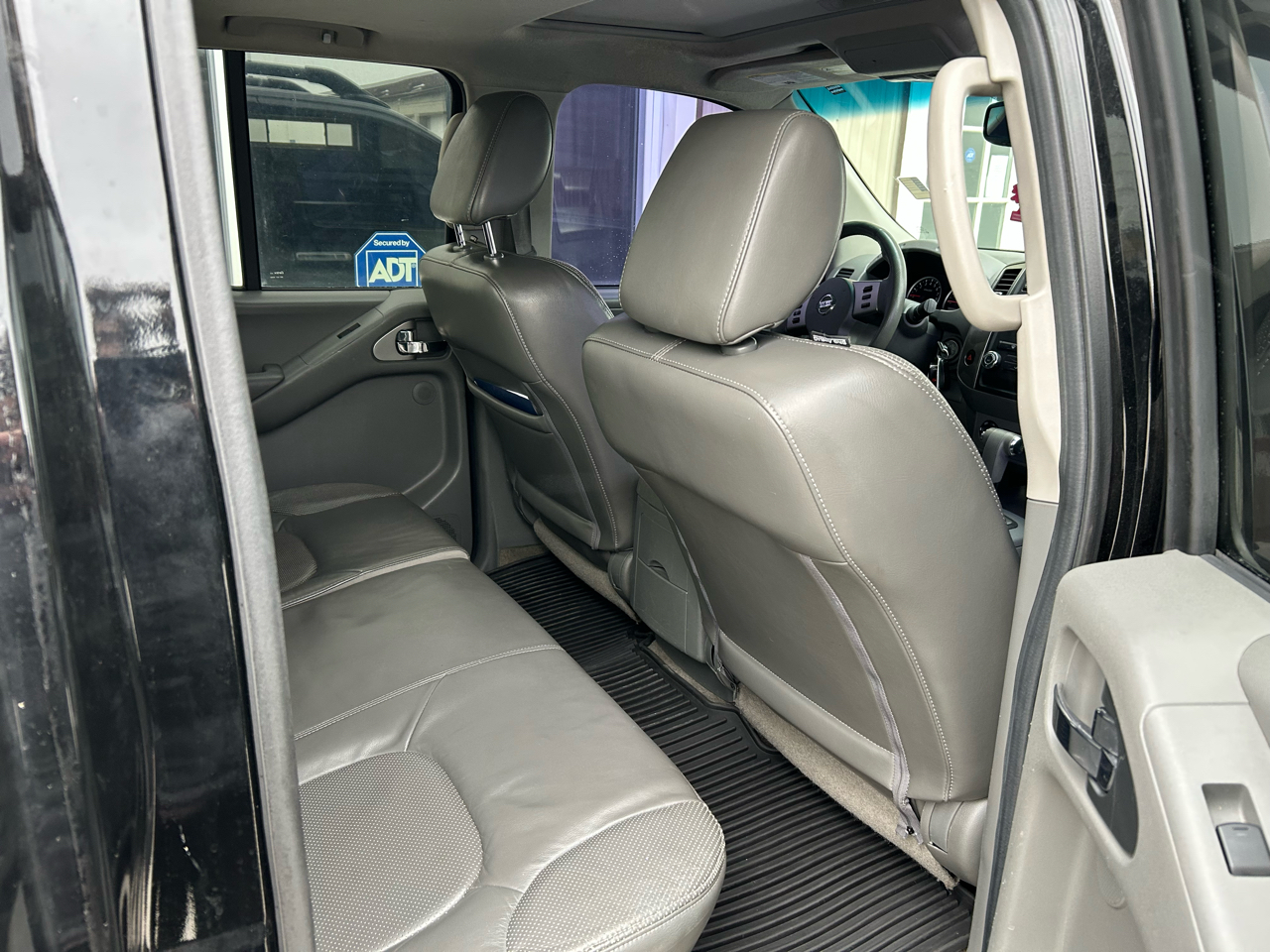 Nissan Frontier 4WD Crew Cab LWB Auto SL 2011