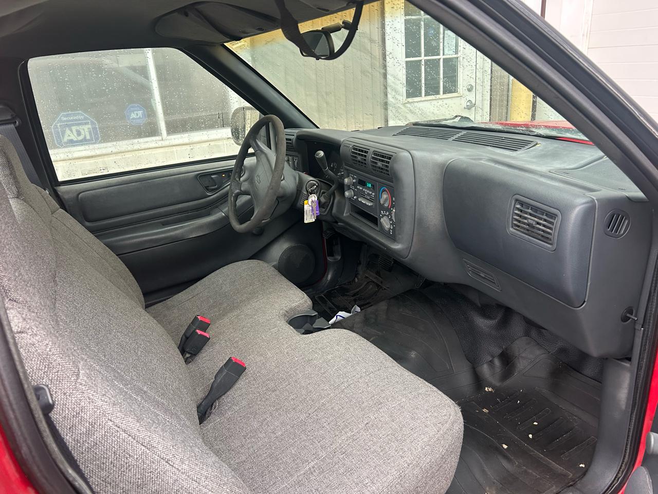 Chevrolet S10 Pickup Reg. Cab Short Bed 2WD 1996