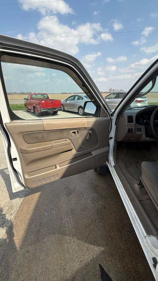 Nissan Frontier SE Desert Runner 2WD 2002